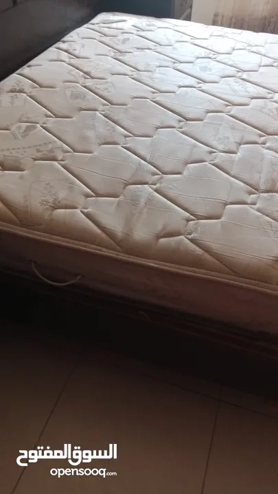 فرشة تخت مستعمله بحاله جيده