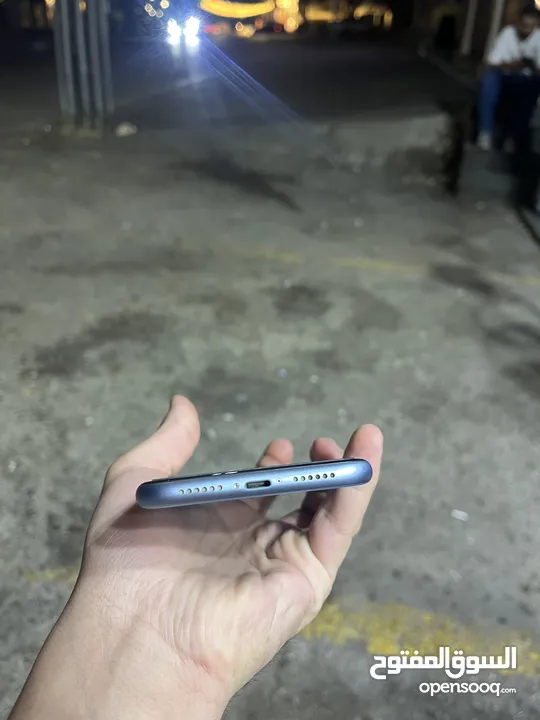 ‏IPhone XR وكالة مش مفتوح على الفحص بطارية 81 وكالة 64 جيجا للبيع