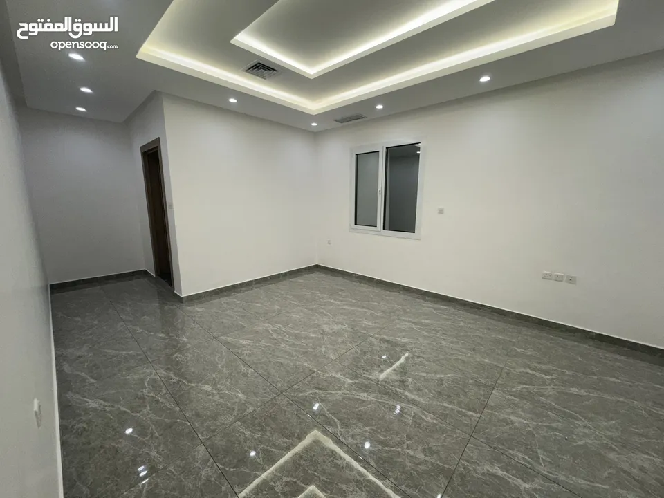 For rent very nice villa floor in mangaf