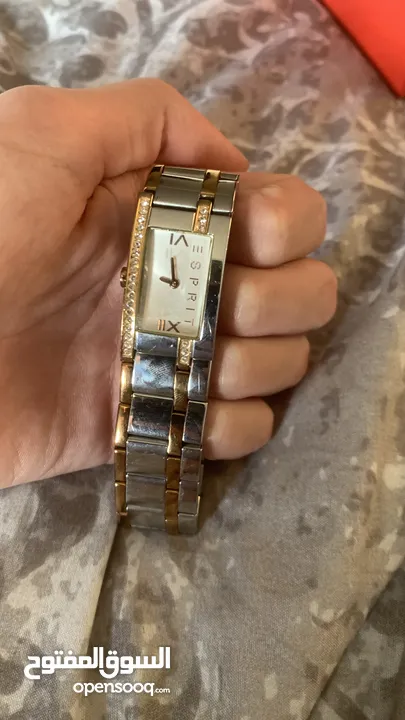 ساعه esprit اصليه سعر الجديده منها 112 هاي مستعمله فقط ب 55دينار