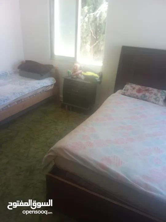 غرفة نوم بحال جيد للبيع بسعر مغري جدا