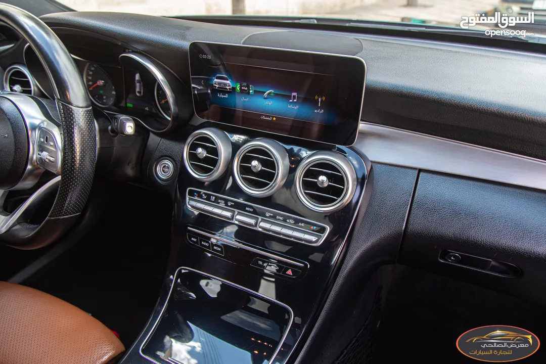 Mercedes C200 2019 Mild hybrid Amg kit Night Package   السيارة وارد الشركة و قطعت مسافة 83,000 كم