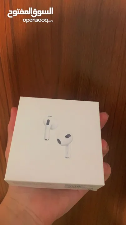 سماعة ابل 3 كوبي ون ماستر ما بتفرق كثير عن الأصلية ول استعمال فيها خدش من ورا مثل ما هو موضح بل صورة