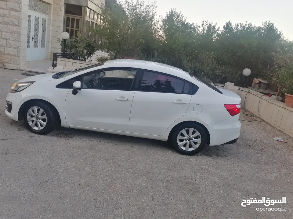 كيا ريو / موديل 2017 / بنزين / ماتور 1400 / عداد قليل / فحص نخب