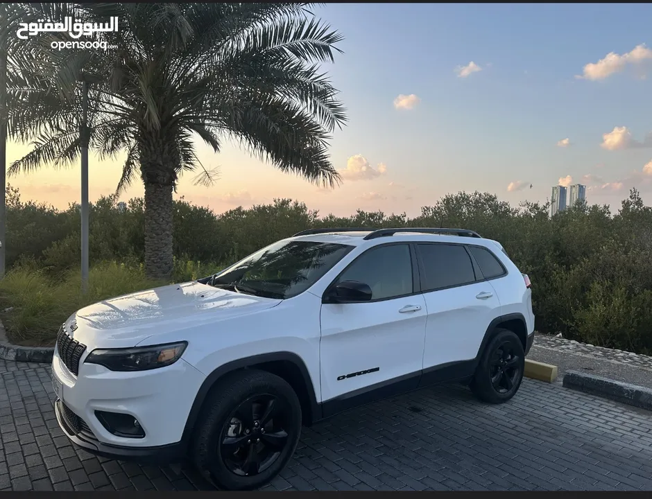 Jeep Cherokee - Black Edition - Free Accident