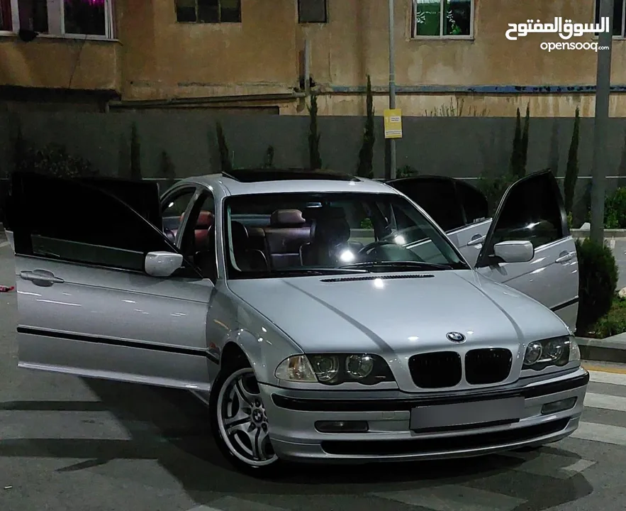 BMW 320i.  للبيع