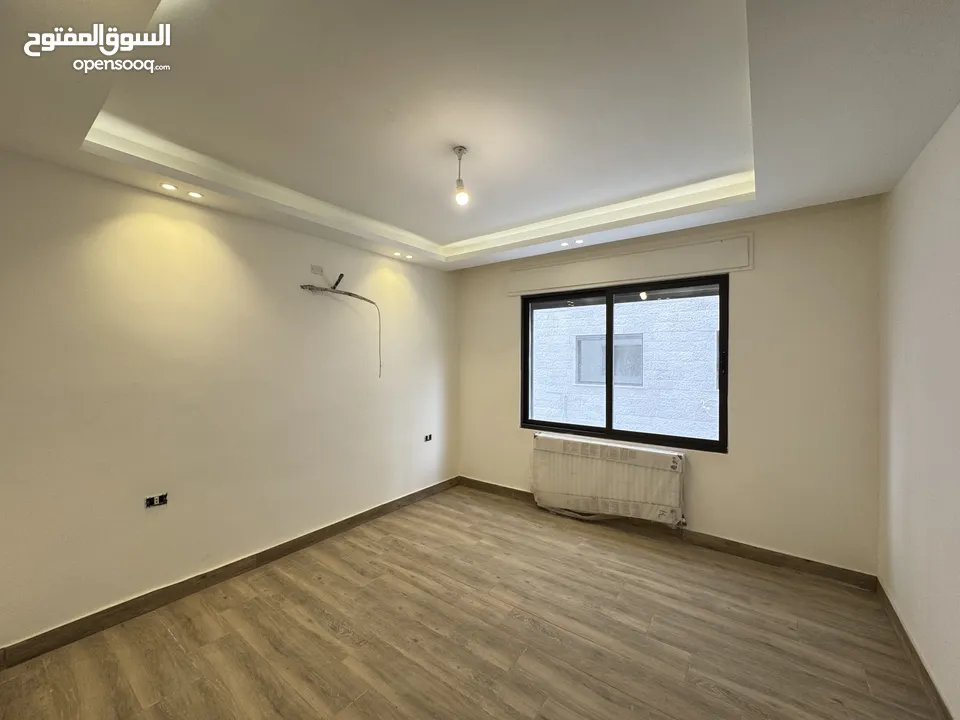 شقه شبه ارضي مميزة مساحة 240م مع تراس 200م بسعر مميز (مشروع 112)