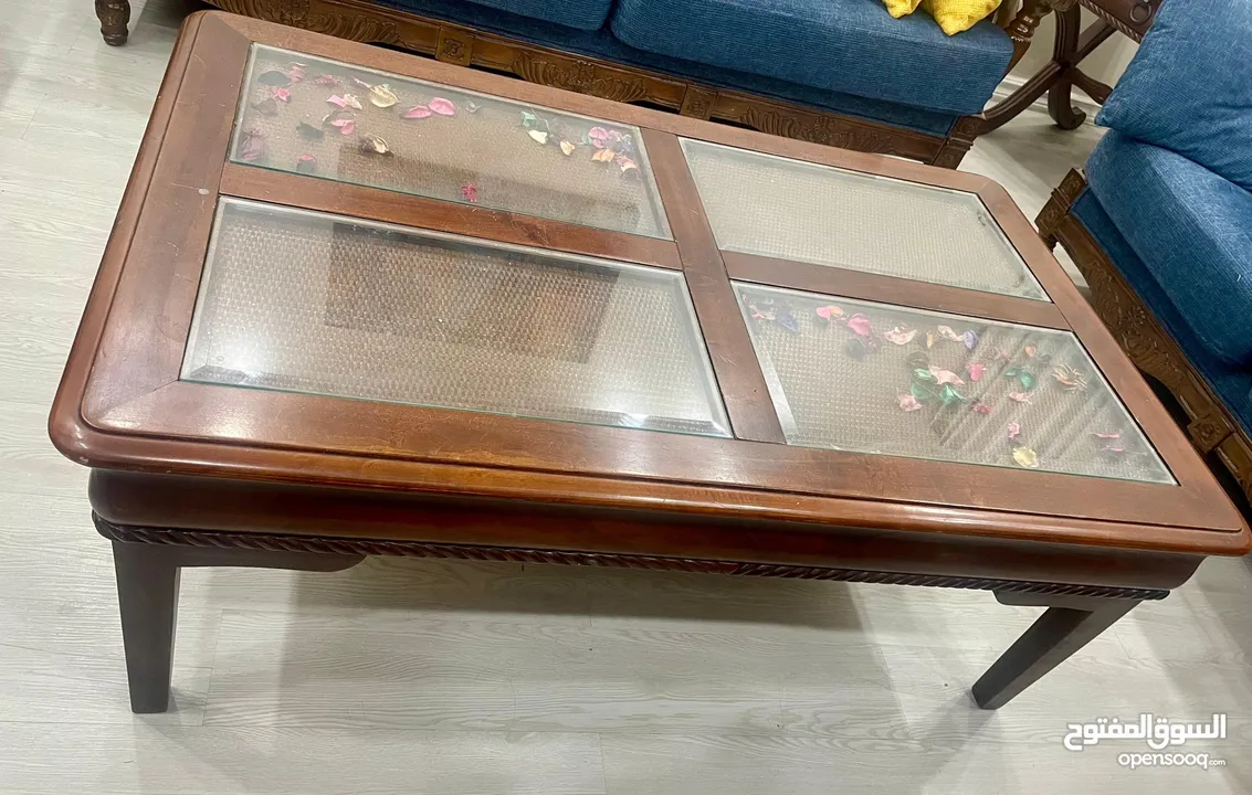 طقم كنبات مع طاولات