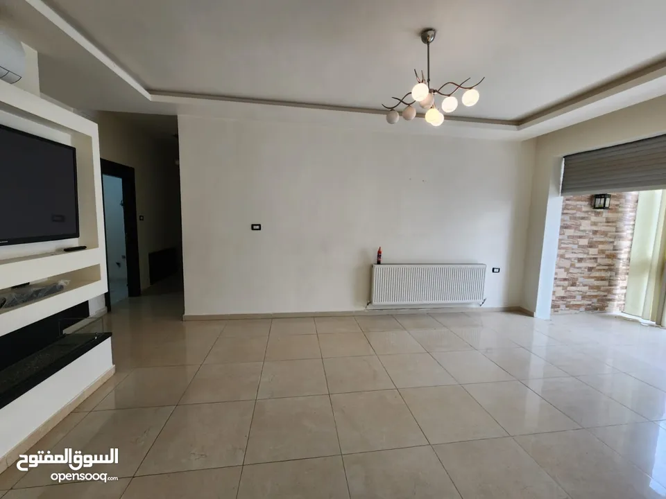 شقة فارغة للبيع في حي الصحابة - ref : 14577