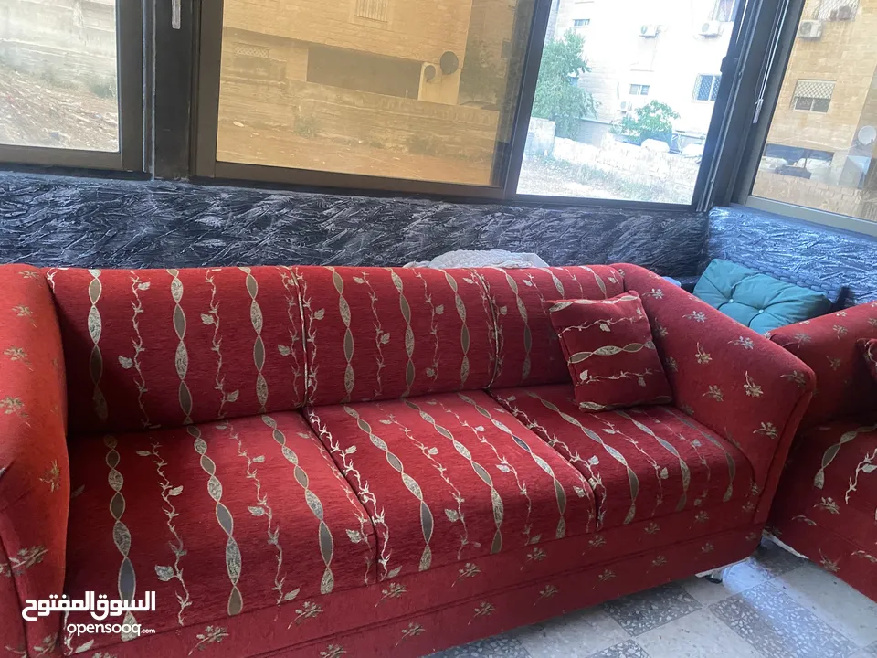 طقمين كنب بحاله ممتازه