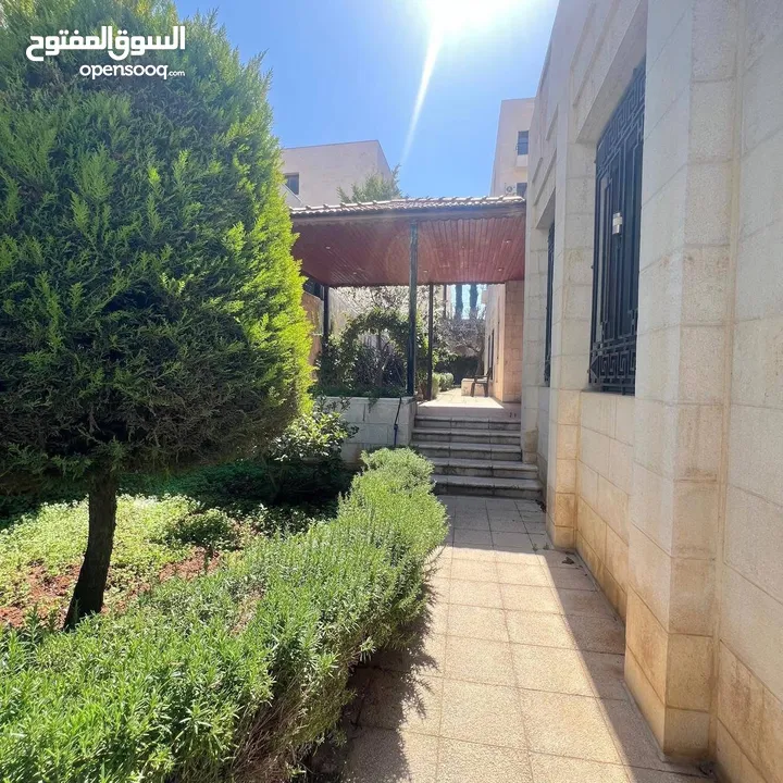 فيلا للبيع طريق المطار ضاحية النخيل