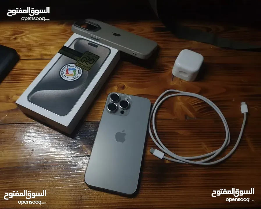 i.phone 15 .P.R.O_M.A.X \100 %battry طخةبالشاشة من الاسفل بسيطه \256GB 100باتري