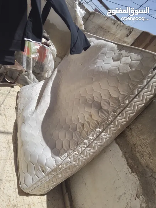 فراشات زنبركية عدد 2 للبيع بحاله متوسطه