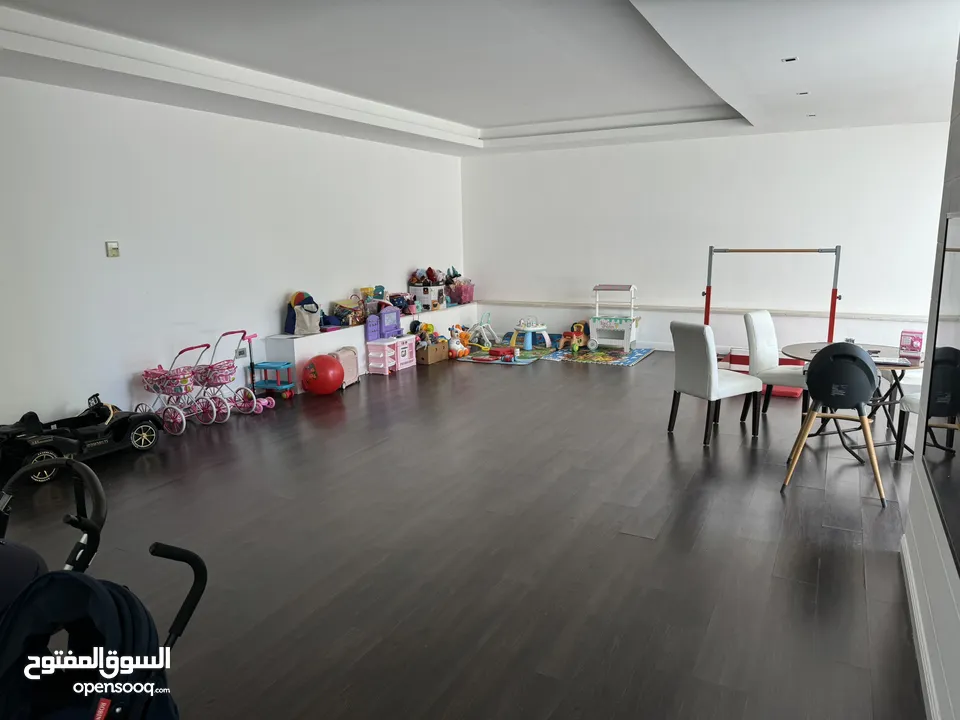 شقة ارضية طابقية بمساحة 399 متر2