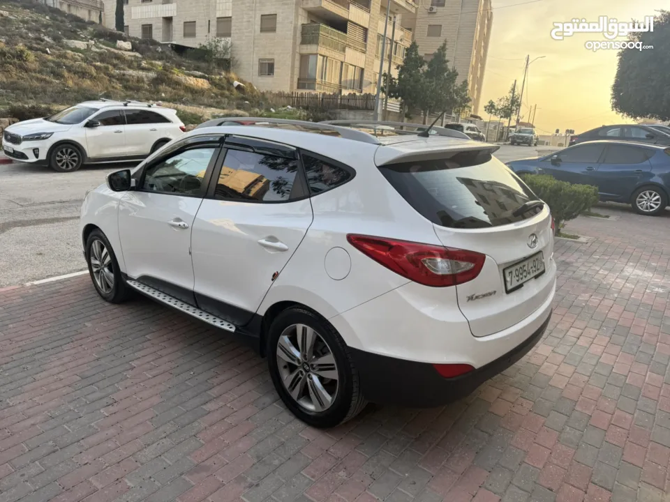 توسان ترخيص 2014 فل مع فتحه وبصمه رخصه وتامين شامل