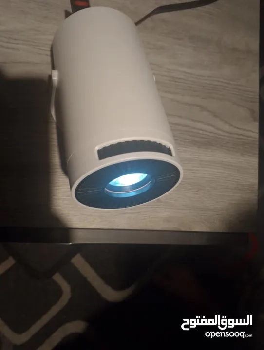 شاشه  بروجكتور شاشه للافلام و المسلسلات والمباريات projector