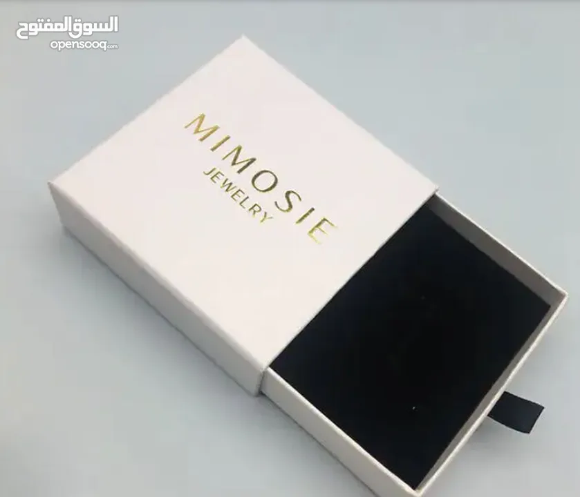 علب وصناديق مخمل وجلد وخشبية أكياس