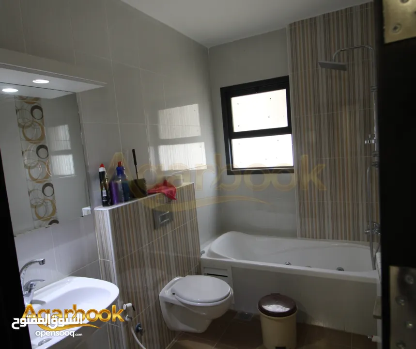 شقة فاخرة بإطلالة خلابة للبيع  الطيرة – خلف المدرسة الإنجيلية