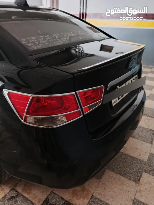 بسعر 8000 قابل للتفاوض  kia forti 2010 مستعمل للبيع