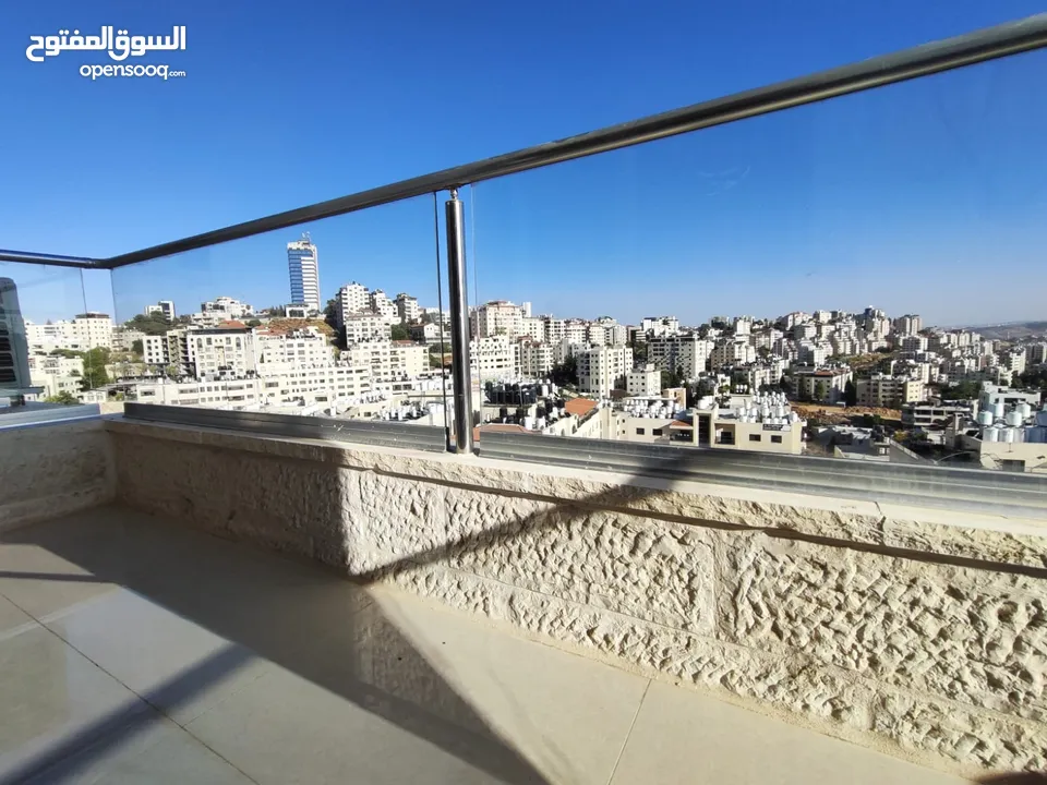 شقة للإيجار – عين منجد  طابق خامس بإطلالة مميزة قرب مطعم تغميسة