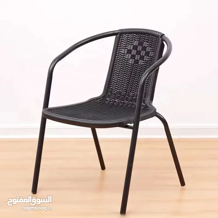 طقم خارجي (طاولة +2كرسي ) بسعر حرررررق بـــــ49دينار فقط لا غير!!!!