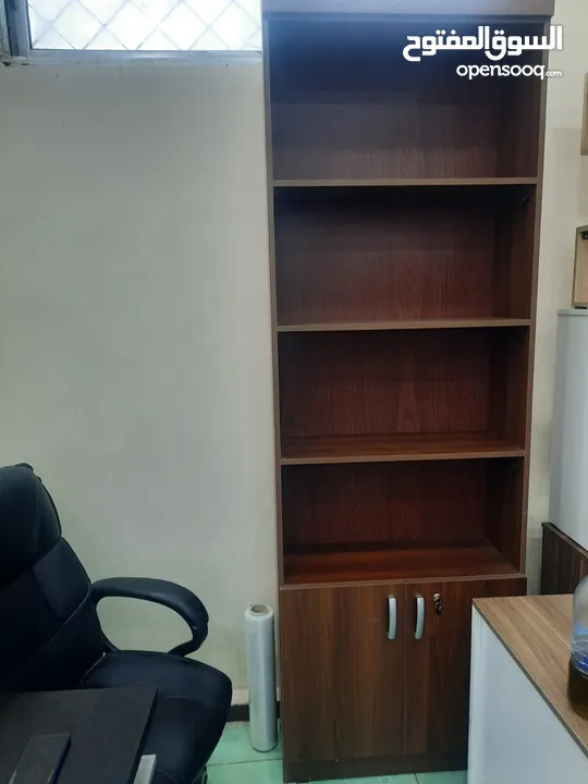 خزانة الكتب متوفر بعدة موديلات وألوان توصيل وتركيب مجاني داخل عمان ارتفاع مترين عرض 80سم عمق 30سم
