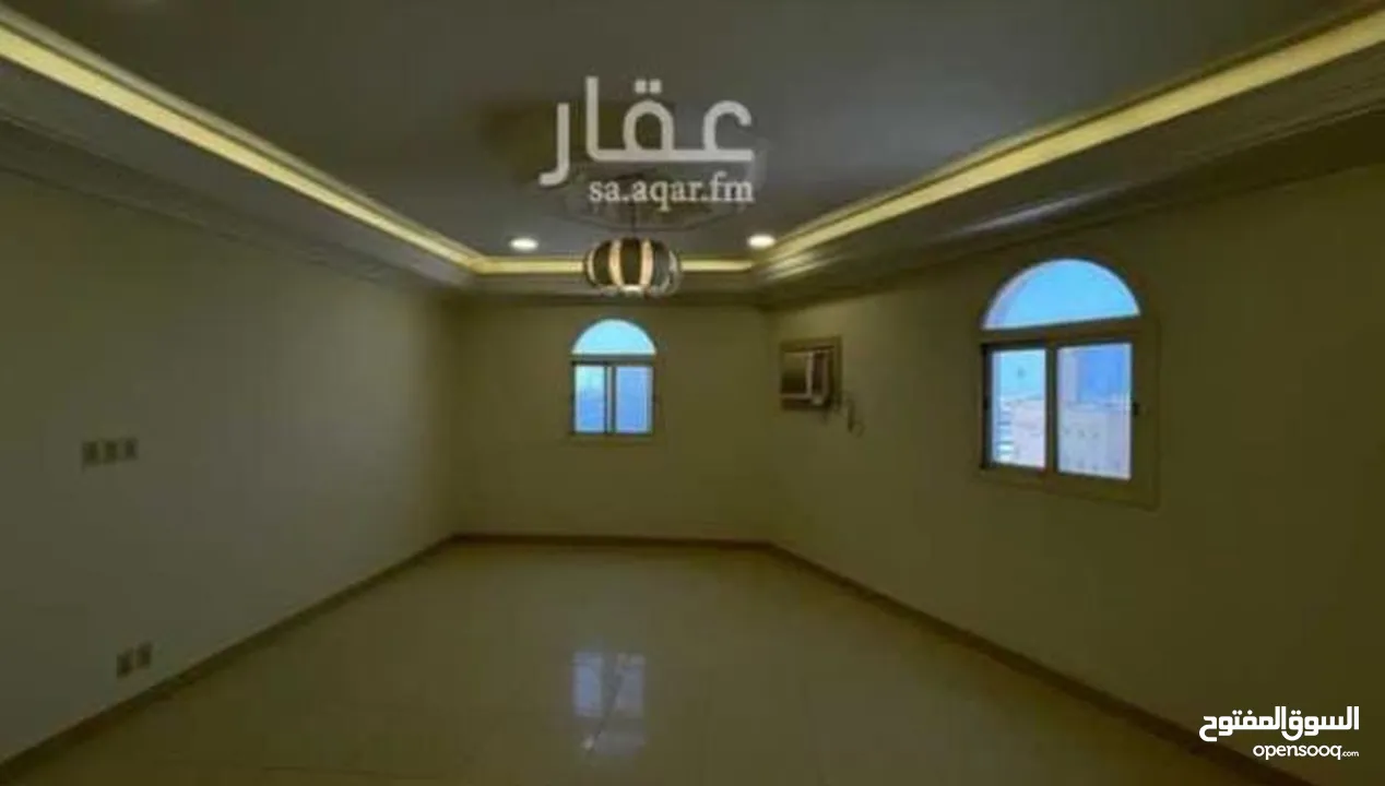 شقة للايجار   الرياض حي الملقا  تتكون الشقه من غرفه نوم رئيسية + صاله +مطبخ مفتوح على الصاله +دورت م