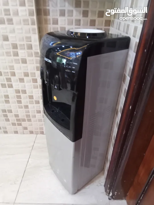 كولر ماء نوعيه ممتازه جدا جديد مش مستخدم غير شهر واقل جلتينو لسا عليه وكاله الكولر كلو شغال ميه لميه