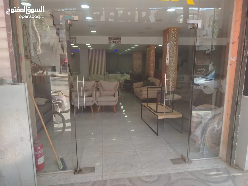 مخازن للبيع  موقع مميز على شارع نابلس عند المسلخ القديم شارع رئيسي مميز