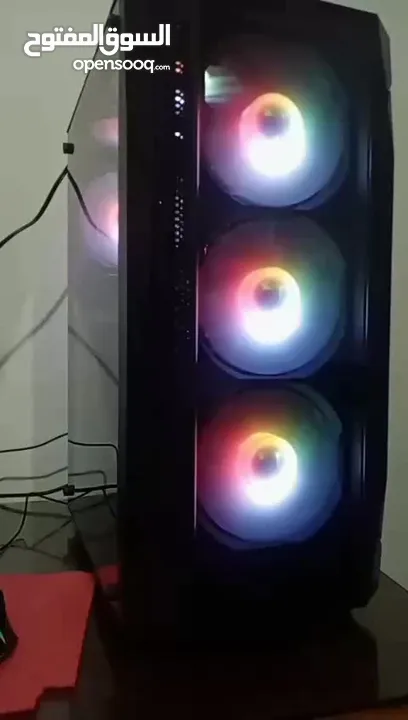 للبيع جهاز كمبيوتر ألعاب جهاز نظيف جدا بحاله ممتازه