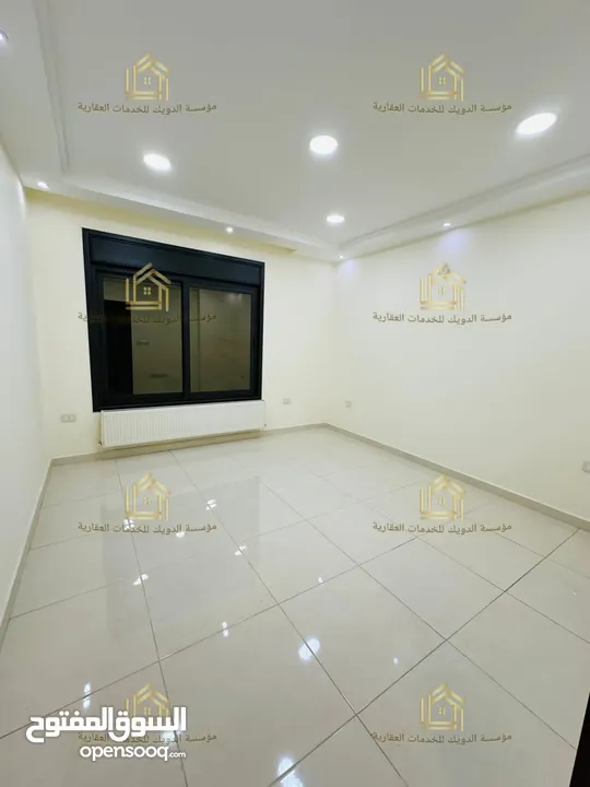شقة فاخرة - لم تسكن - طريق المطار - 3نوم 2ماستر - 205م - أول  - تستحق المشاهدة