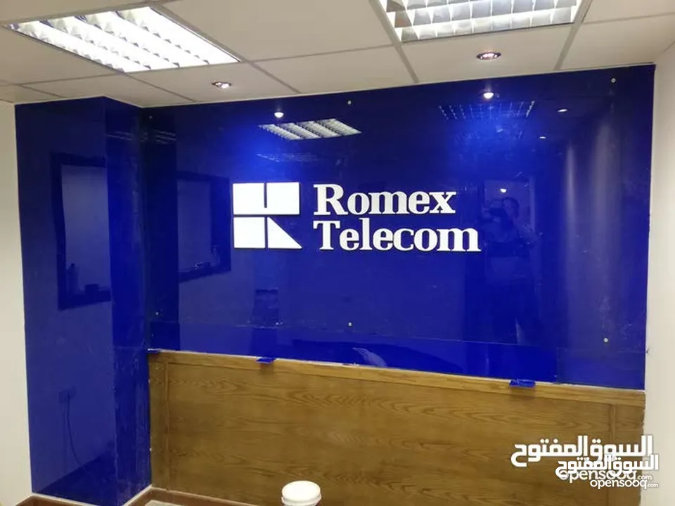 تصميم وتنفيذ الارمات بكل انواعها وطباعه وتلزيق الستكر والسي ثرو