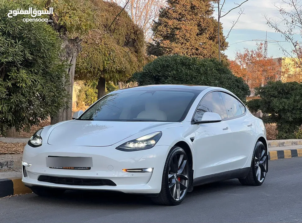 تيسلا model 3 2022 فل كامل performance بحالة الوكالة للبيع كاش او اقساط من المالك مباشرة بدون بنوك