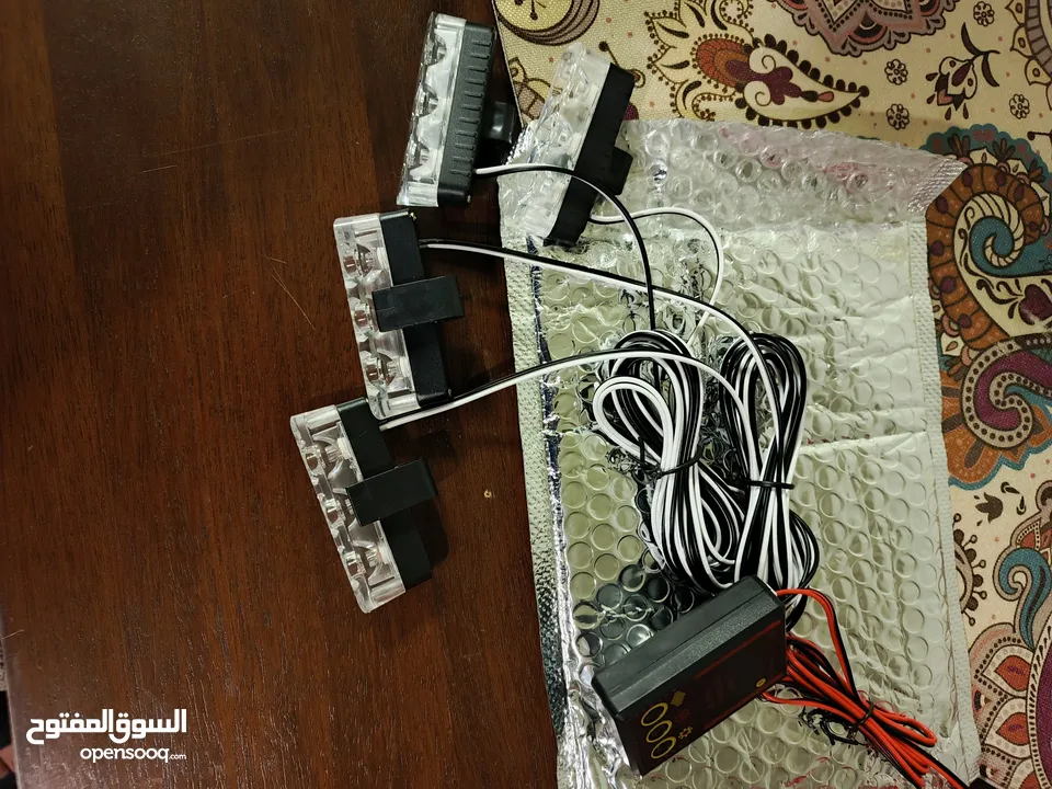 اضاءه ليد .....4 لطاشات ... الحب بها ثلاث عدسات وسط ضؤ عالي