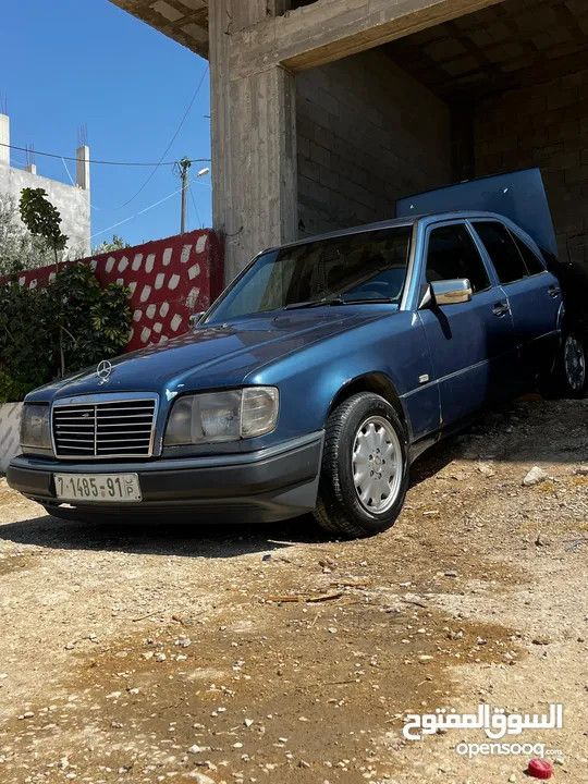 مرسيدس بطة E250 لون ازرق ماطور 20 صباب 2500 cc