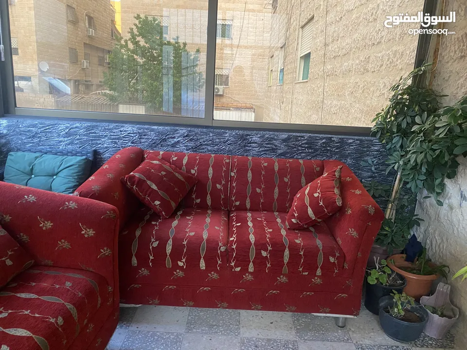 طقمين كنب بحاله ممتازه