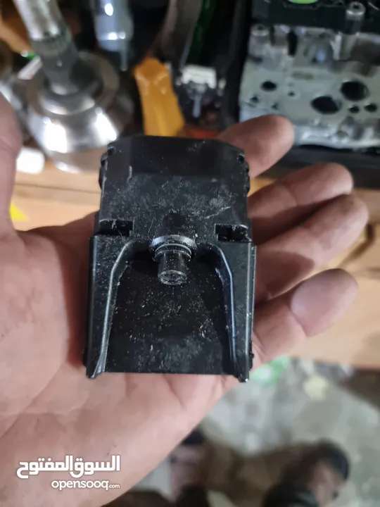 قطع سيارات مشكل للبيع