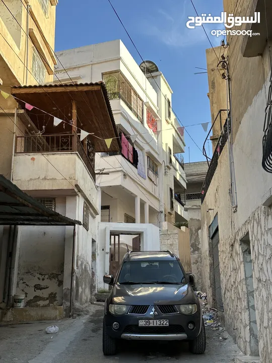 شقتين للبيع (أرضي + تسوية)  الزرقاء حي رمزي في منطقة حيوية جداً