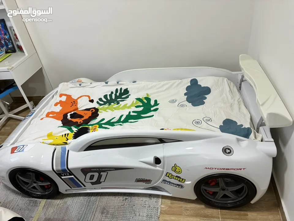 تخت اطفال شكل سياره للبيع