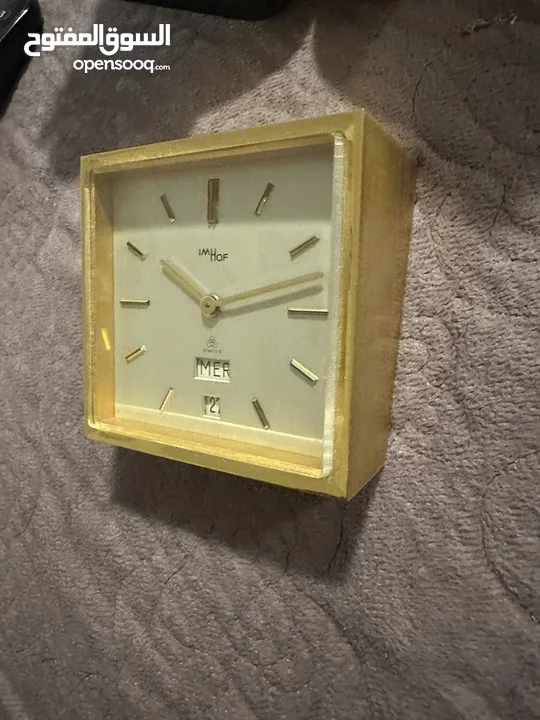 ساعة سويسريه منضديه ذهبيه نادره