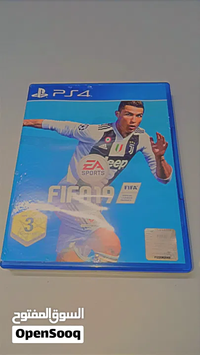 بلايستيشن4 مستعمل بحاله ممتازه جدا معاه يد ولعبة فيفا 19.ولعبة وكراش