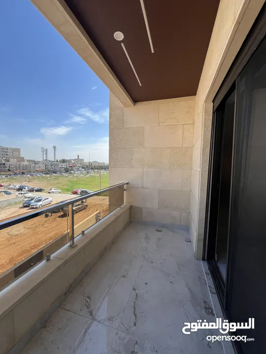 شقق مميزة للبيع 250 متر في ارقى مناطق شمال عمان شفابدران متوفر طابق اول وطابق أرضي وأخير مع روف مميز