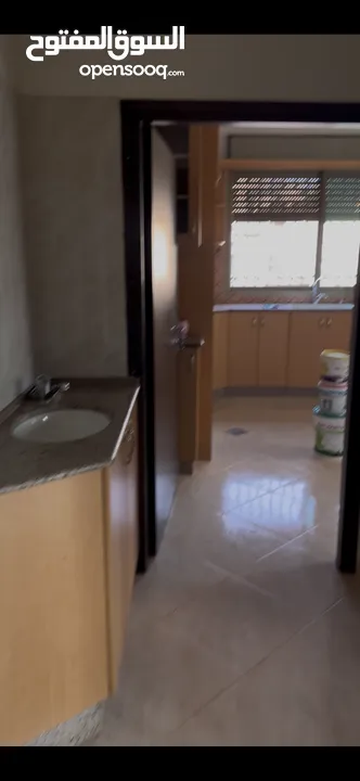 شقة للاجار البيرة شارع نابلس