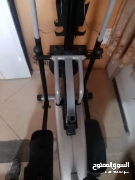 جهاز رياضه لعدة حركات وللخصر كمان موضح بالصور OrbiTrac  يعمل علي بطاريات حجم صغير شغال 100%