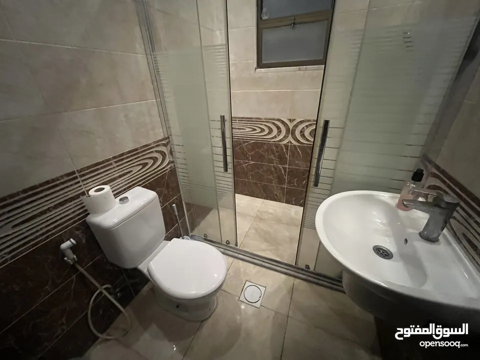 شقه مفروشه للابجار الزرقاء الجديده