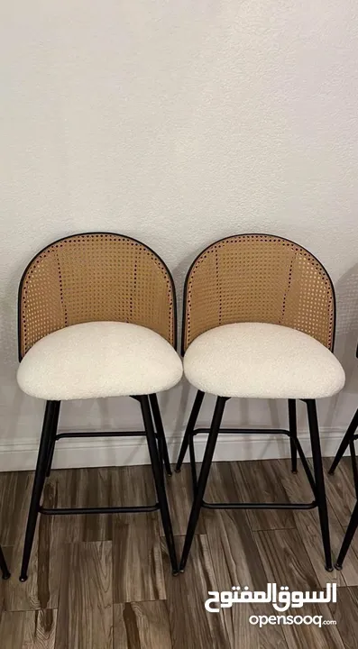 كراسي البار الفاخرة – لمسة ديكور ترفع مستوى مطبخك فورًا