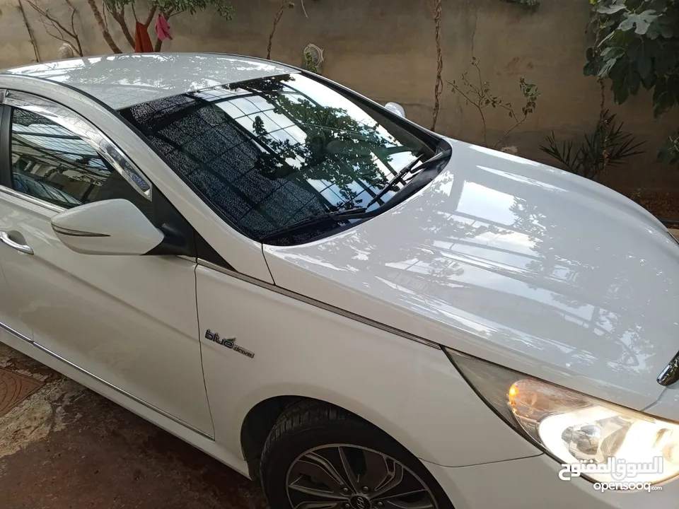 هونداي سوناتا 2015 7 جيد ولا نقرة السيارة نظيفة ماشية 164000 فل كامل عدا الفتحة  العنوان طبربور