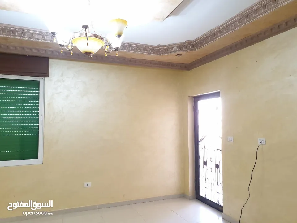 فيلا لم تسكن تشطيب فخم واجهة 35 متر حجر عالشارع في منطقة الجريبا - ياجوز