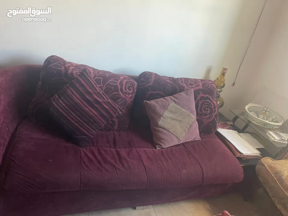 طقم كنب مع طاولات  بسعر حرق