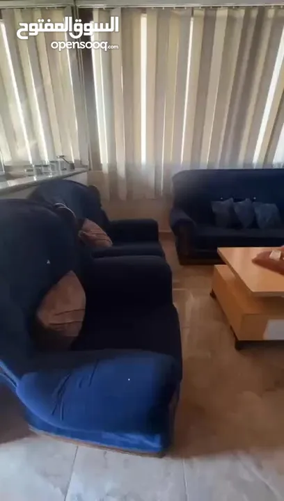 غرفة جلوس للبيع مع تخت جميل جدا